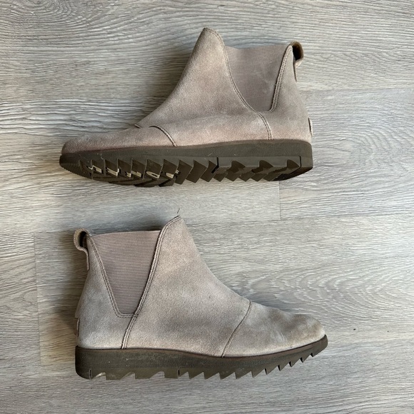 Sorel Harlow Suede Chelsea Ankle Booties Taupe Color Boots - Picture 3 of 9
